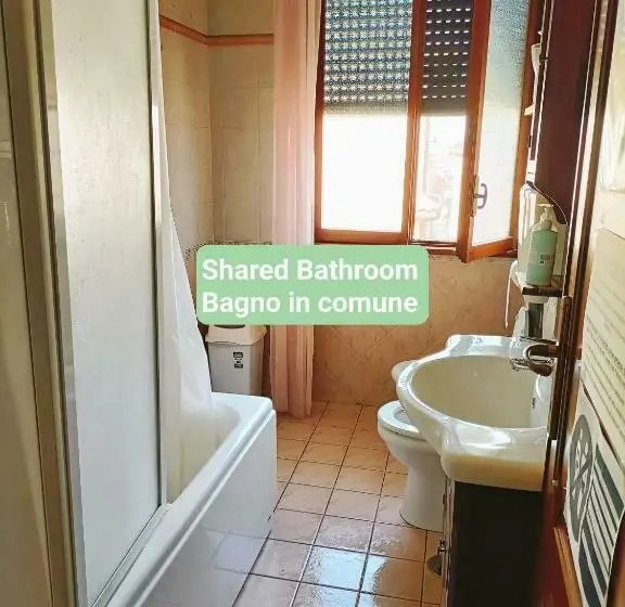 اتاق استاندارد با سرویس بهداشتی مشترک, La Perla B & B