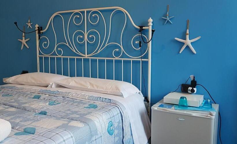 اتاق سه‌نفرۀ استاندارد با سرویس بهداشتی بیرون از اتاق, A Casa Tua B&b