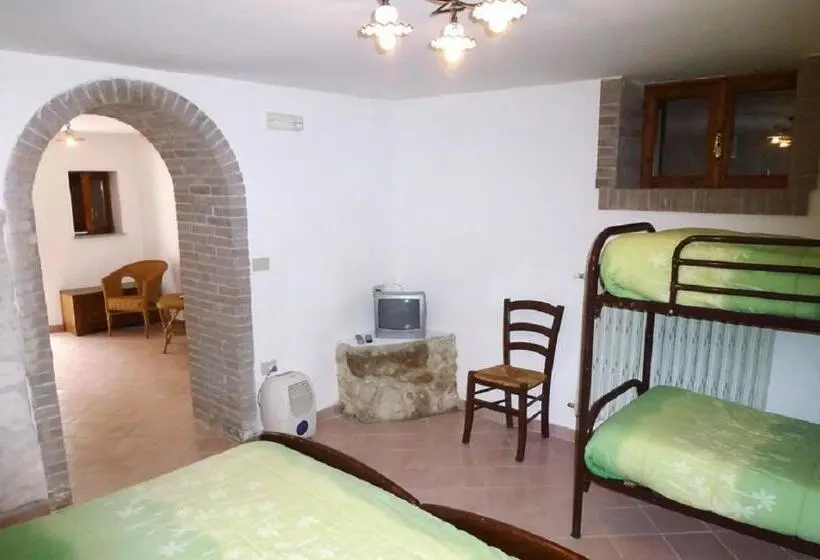 Standard Neljän Hengen Huone, Agriturismo Macchiapiede