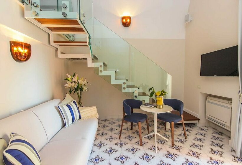 スタンダードルーム, Diecisedici