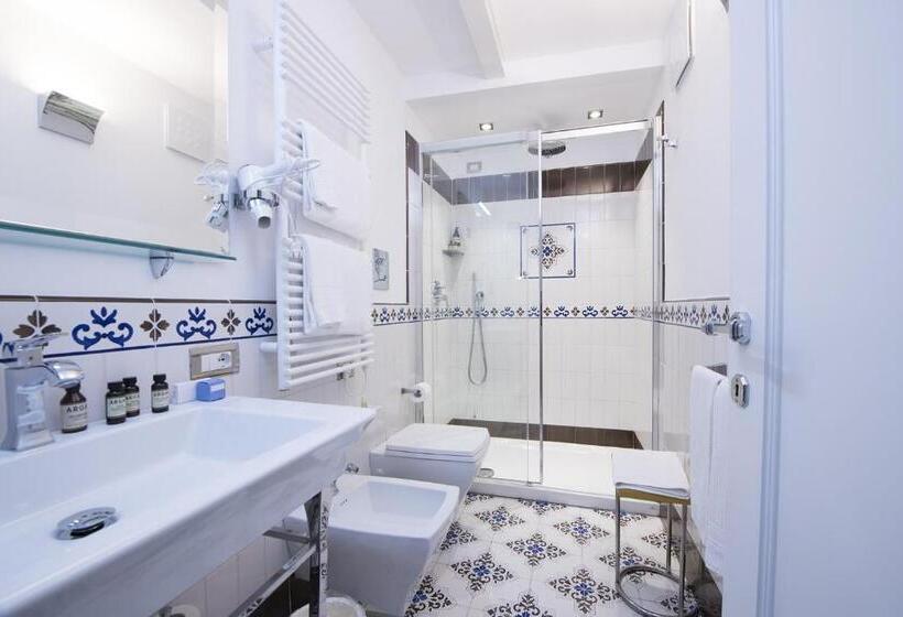 スタンダードルーム, Diecisedici