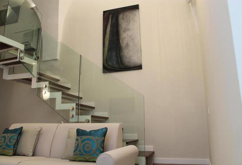 ジュニアスイート, Diecisedici