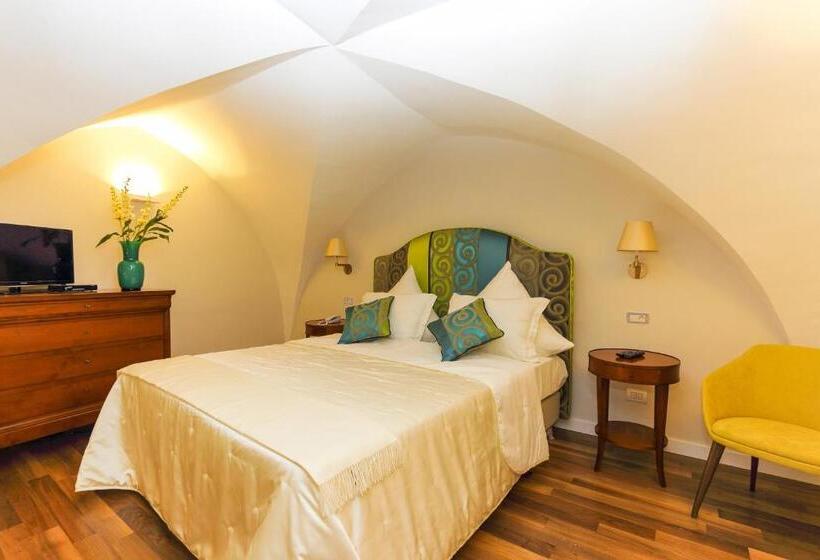 ジュニアスイート, Diecisedici