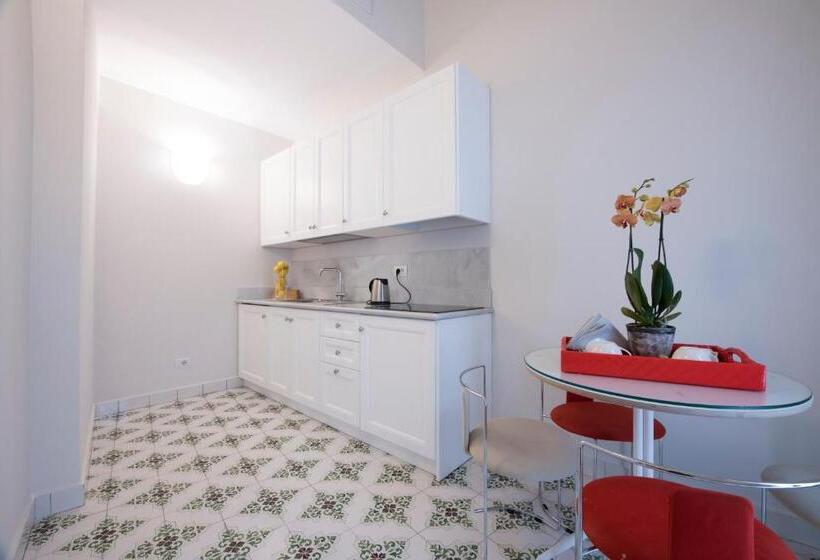 ジュニアスイート, Diecisedici