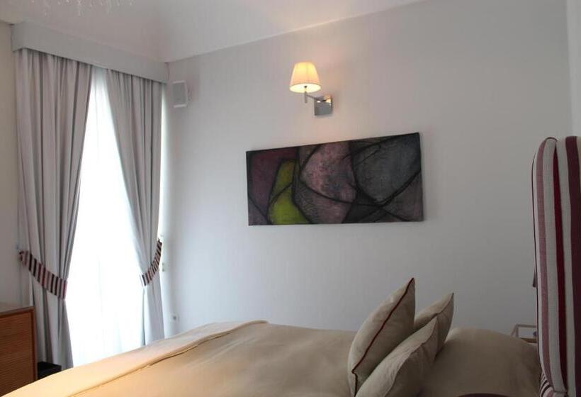 オーシャンビュージュニアスイート, Diecisedici