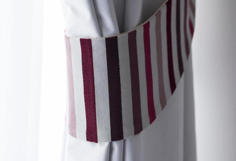 オーシャンビュージュニアスイート, Diecisedici