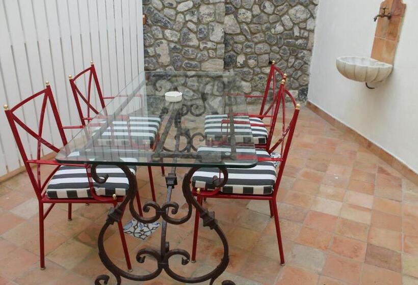 スイート（家族用）, Diecisedici