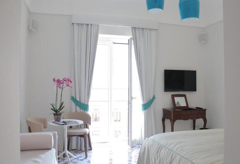 サイドオーシャンビュースタンダードルーム, Diecisedici