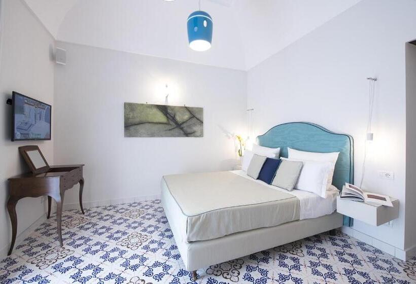 サイドオーシャンビュースタンダードルーム, Diecisedici