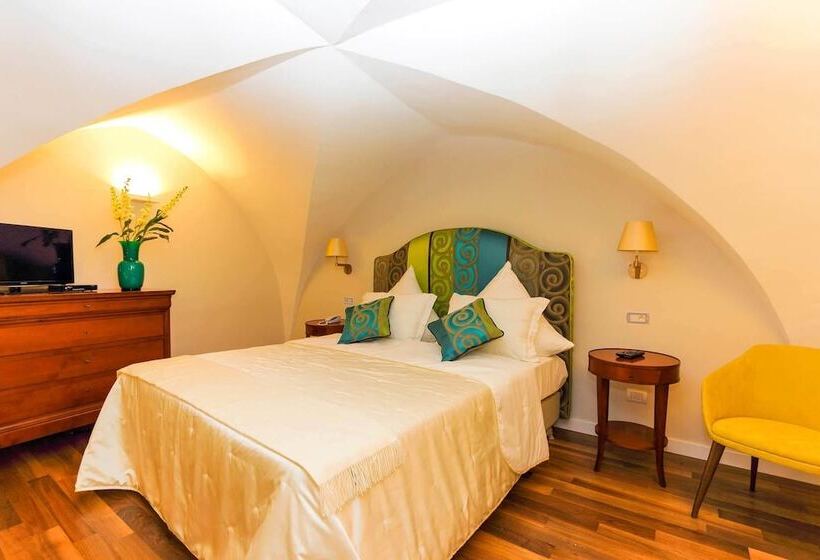 ジュニアスイート, Diecisedici