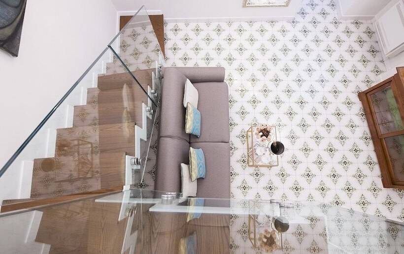 ジュニアスイート, Diecisedici