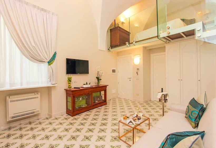 ジュニアスイート, Diecisedici