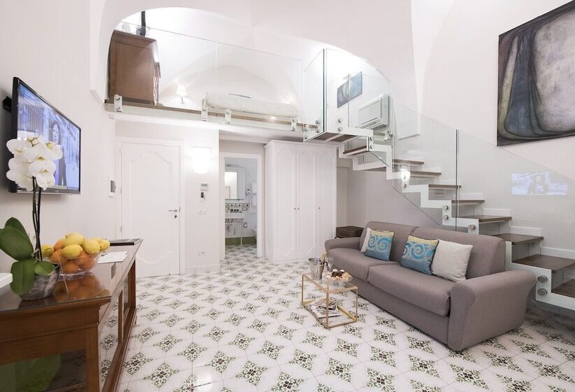 ジュニアスイート, Diecisedici