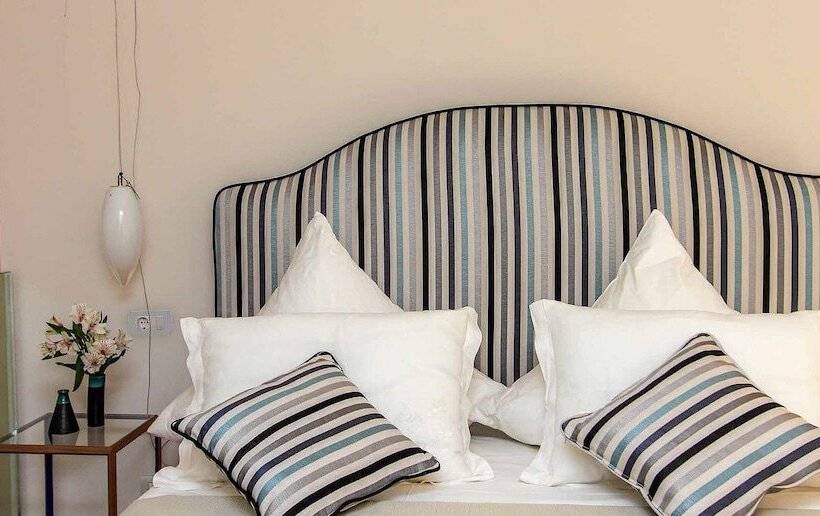 スイート（家族用）, Diecisedici