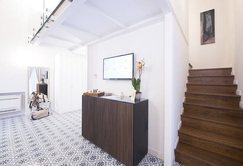 スイート（家族用）, Diecisedici