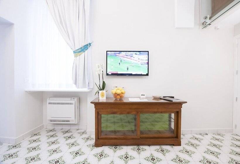 ジュニアスイート, Diecisedici