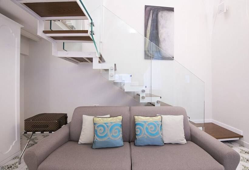 ジュニアスイート, Diecisedici