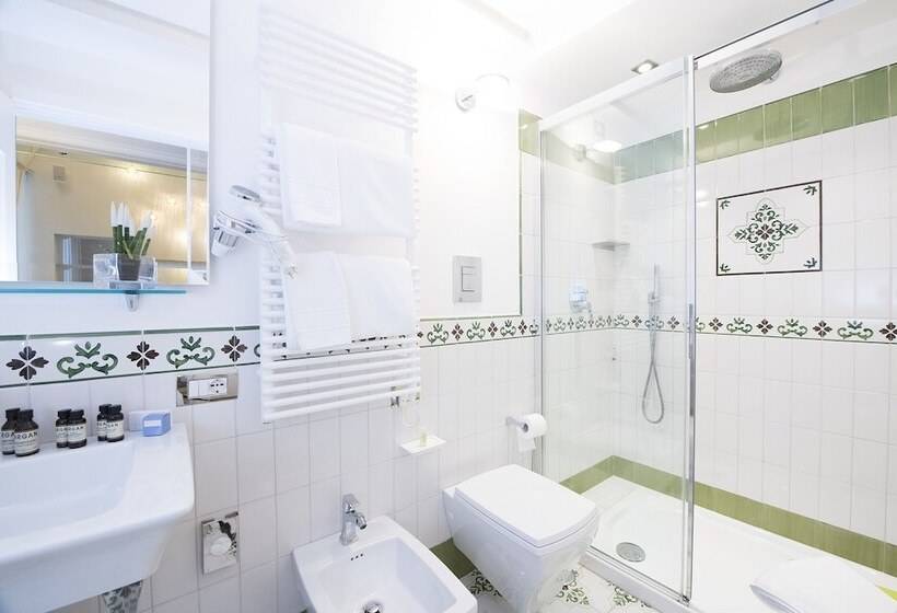 ジュニアスイート, Diecisedici