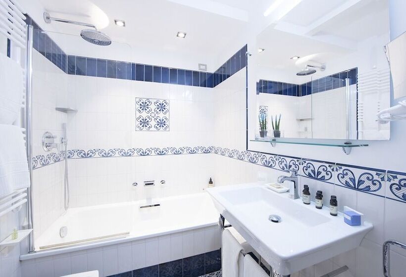 スイート（家族用）, Diecisedici