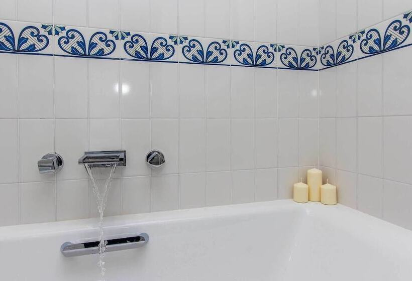 スイート（家族用）, Diecisedici