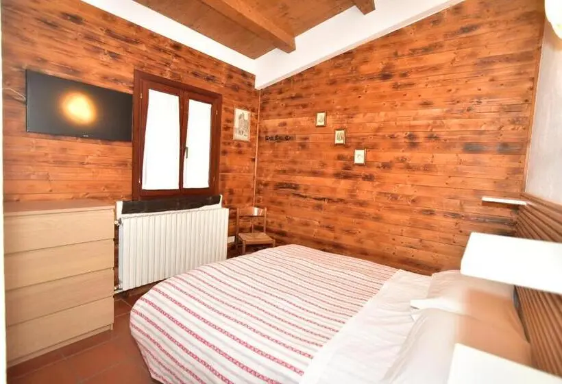 اتاق لوکس, Rifugio Le Chevalier