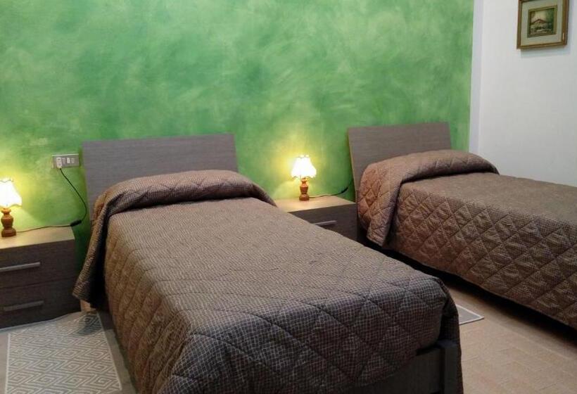 غرفة قياسية مطلّة علي البحر, Terrazza Sul Mare