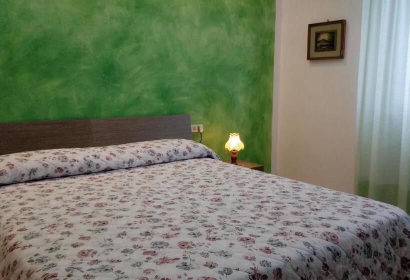 غرفة قياسية مطلّة علي البحر, Terrazza Sul Mare