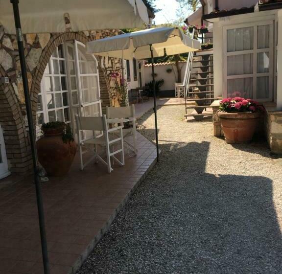 Camera Standard Interiore, Villa Ghirardelli