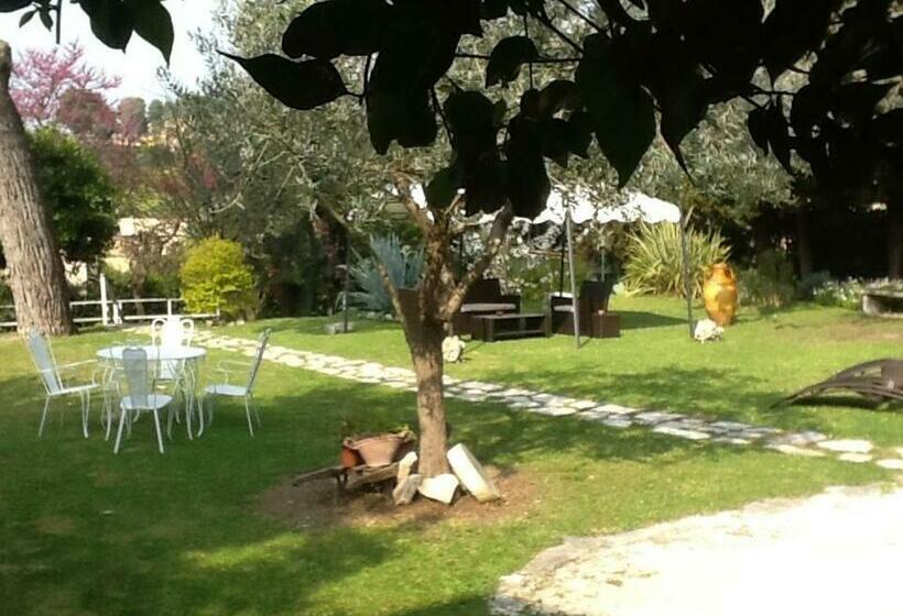 Camera Standard Interiore, Villa Ghirardelli