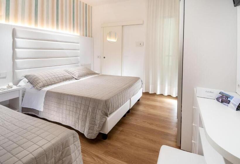 اتاق استاندارد سه تخته با بالکن, Albatros