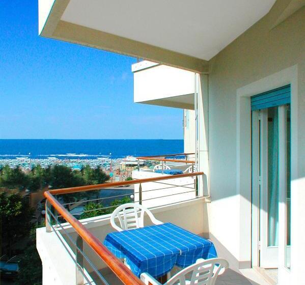 اتاق استاندارد سه تخته با بالکن, Albatros