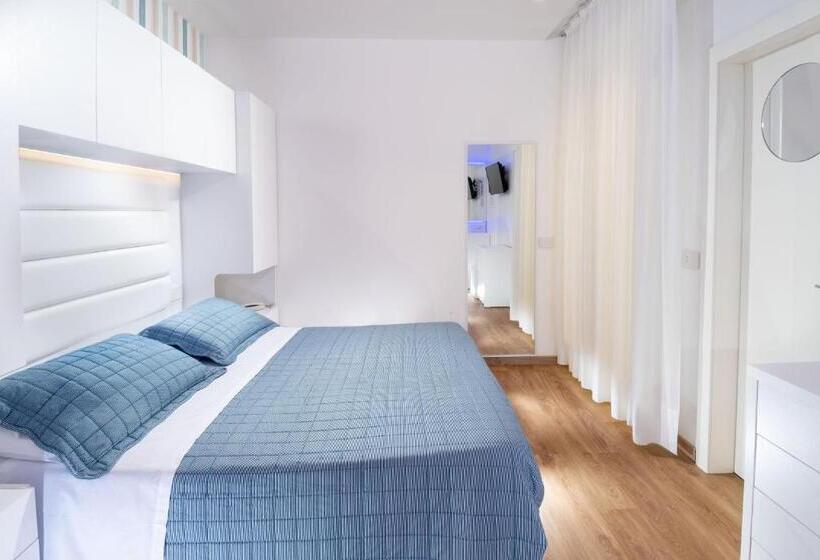 اتاق استاندارد سه تخته با بالکن, Albatros