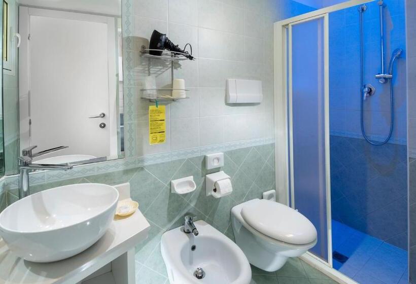 اتاق استاندارد چهارنفره با بالکن, Albatros