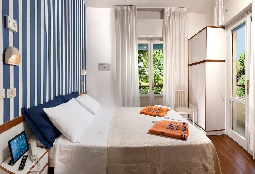 آپارتمان یک خوابه با دری مشترک که هال را جدا می کند., Albatros