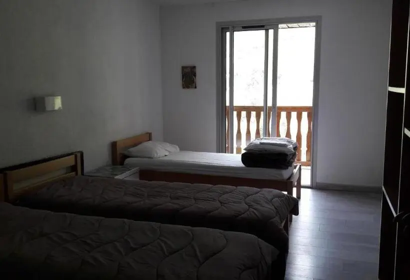 Standard Kolmen Hengen Huone, Centre De Vacances Le Hameau Rollot