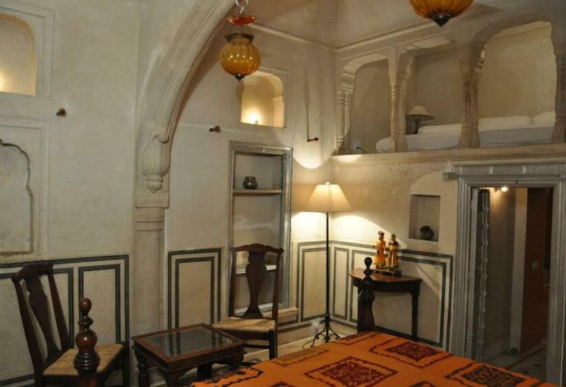 디럭스 룸, Chobdar Haveli