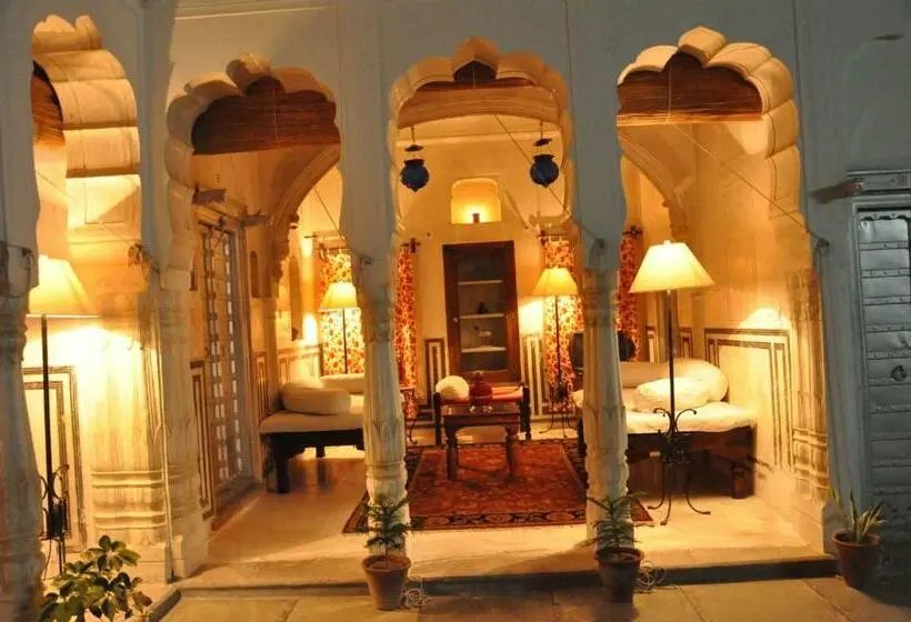 デラックスルーム, Chobdar Haveli