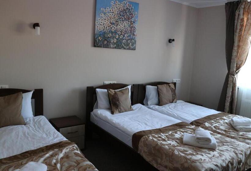 اتاق کلاسیک سه تخته, Orange