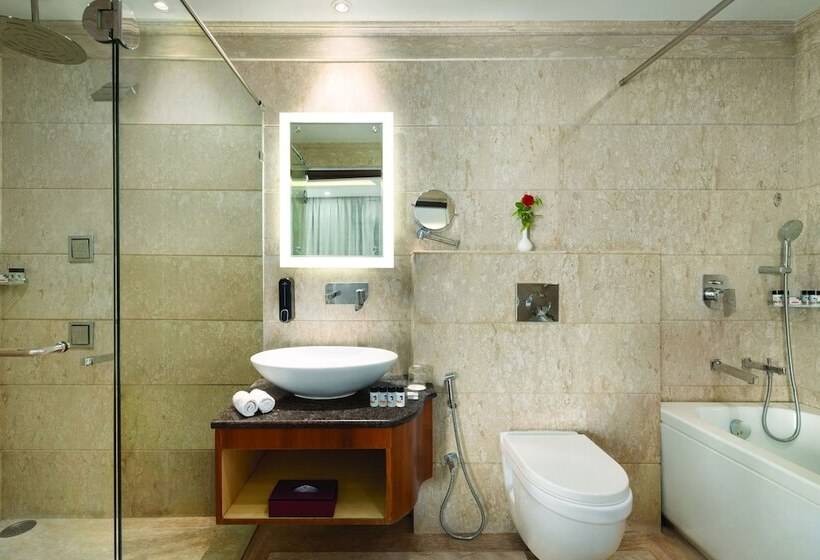 프리미엄 룸, Ramada By Wyndham Varanasi Katesar