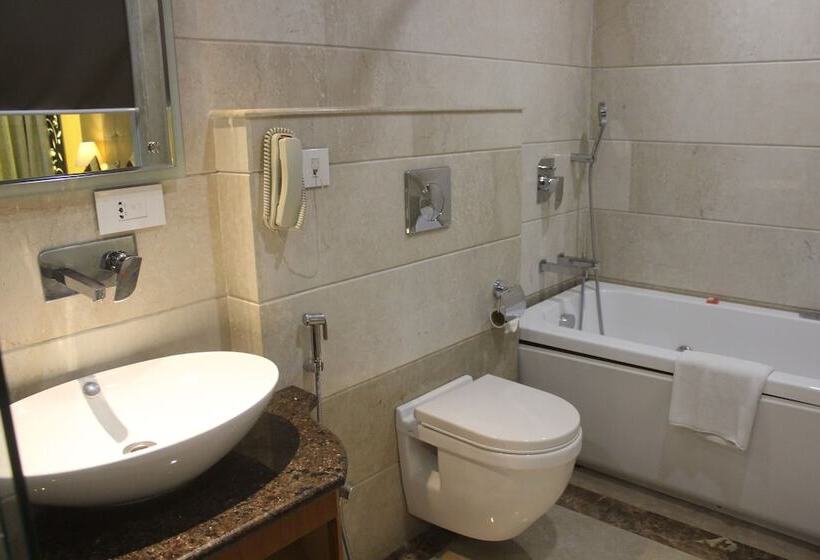 프리미엄 룸, Ramada By Wyndham Varanasi Katesar