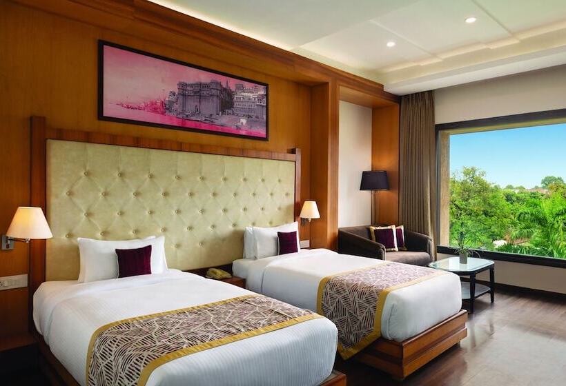 프리미엄 룸, Ramada By Wyndham Varanasi Katesar