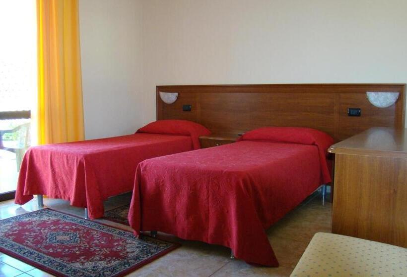 غرفة قياسية فردية, Ristorante111