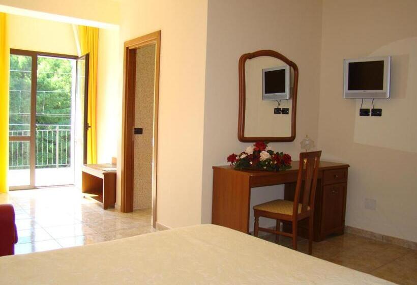 غرفة أساسية ثلاثية, Ristorante111