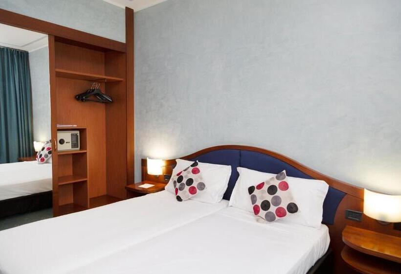 חדר סטנדרט לשלושה, Ih Hotels Milano Blu Visconti