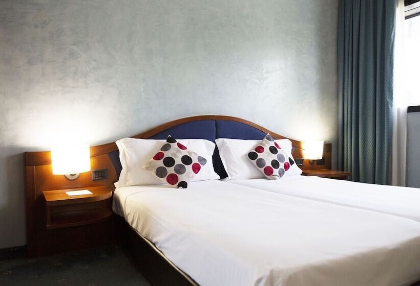 חדר סטנדרט לשלושה, Ih Hotels Milano Blu Visconti