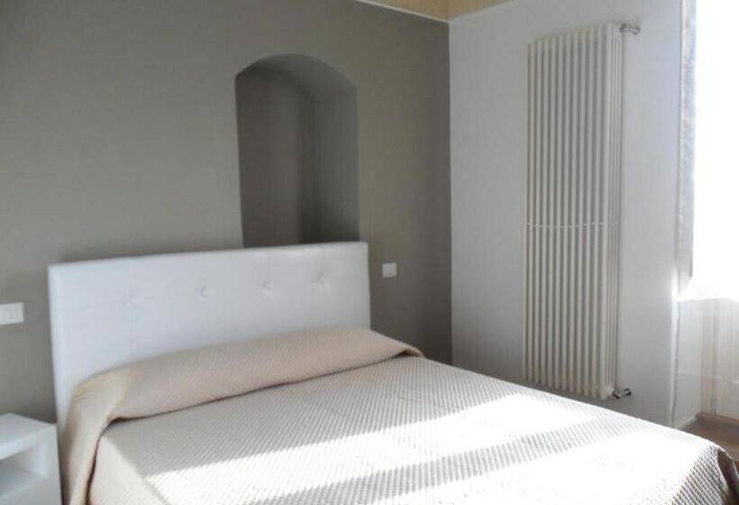 غرفة قياسية رباعية مطلة على الحديقة, B&b Antico Castello