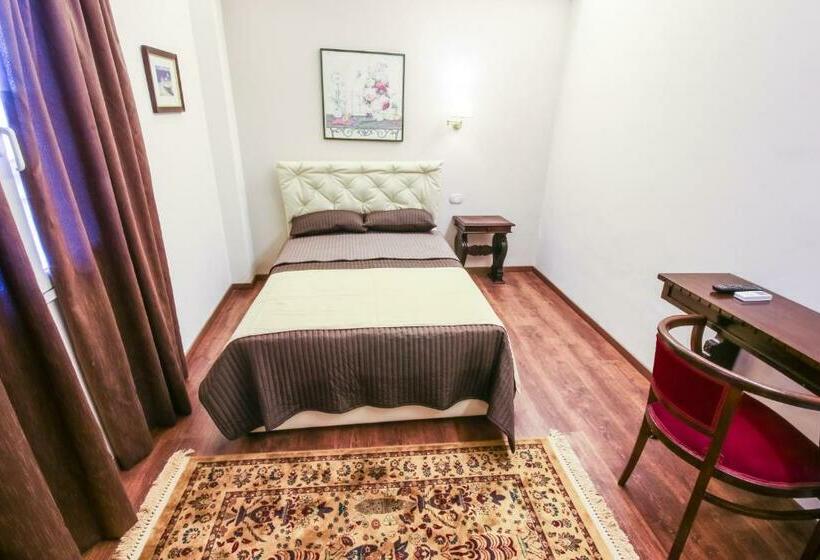 اتاق استاندارد یک نفره, 96 Guest House