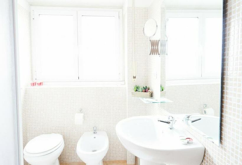 Camera Classica Letto Matrimoniale, Bnb Drive In