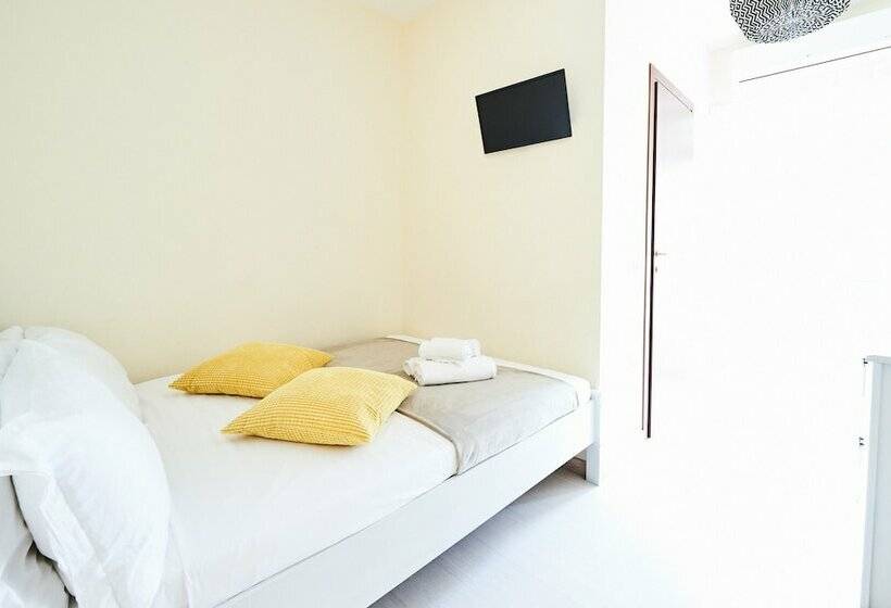 Camera Classica Letto Matrimoniale, Bnb Drive In