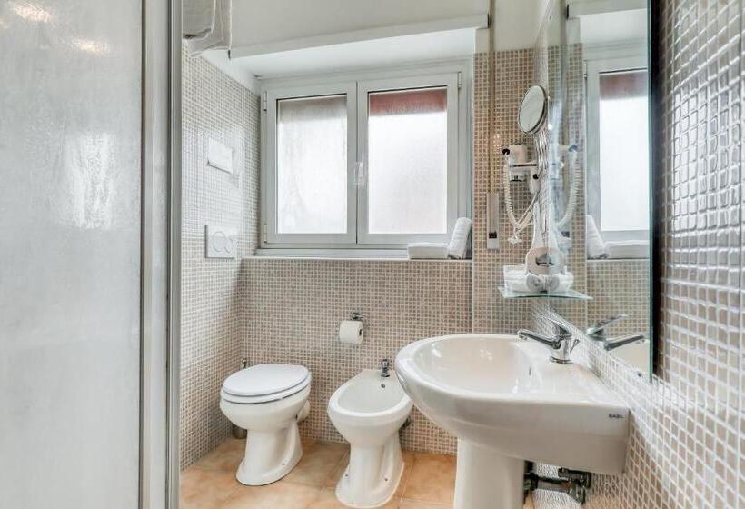 Camera Standard con Balcone, Bnb Drive In